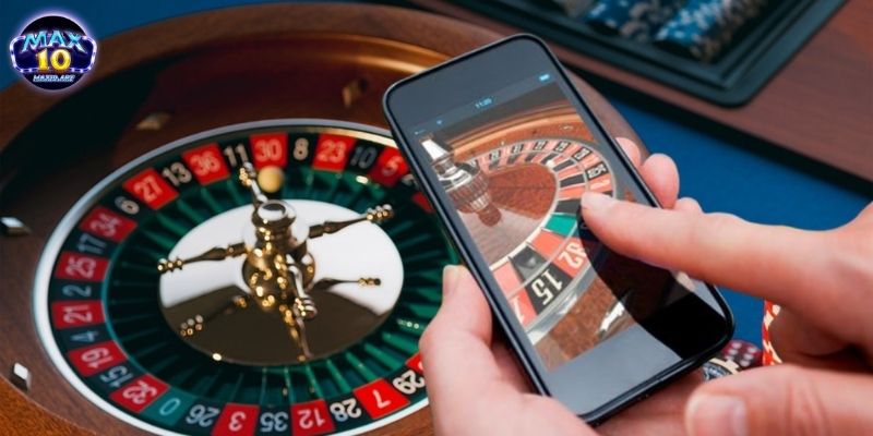 Tại sao nên tải app MAX10 về thiết bị di động